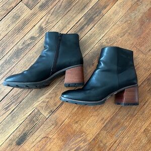 Korks Black Leather Ankle Boots with Block Brown Heel